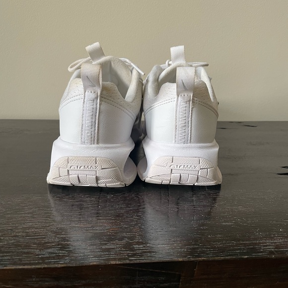 NIKE Women’s Air Max INTRLK Lite white and Metallic silver Size 7 - Picture 3 of 6